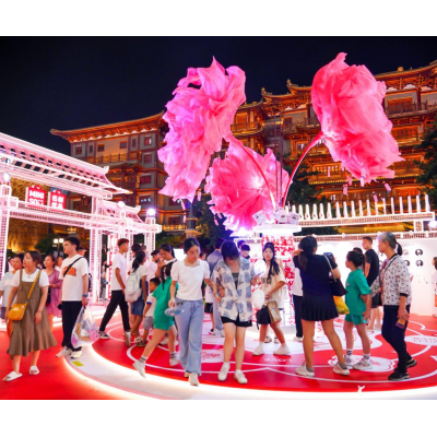 吸引数百万消费者打卡参与，名创优品的“花式上香”太香了