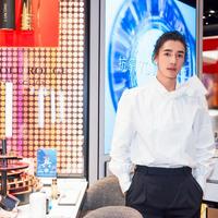 演员此沙惊喜亮相兰蔻上海线下活动