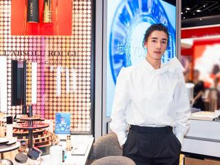 演员此沙惊喜亮相兰蔻上海线下活动