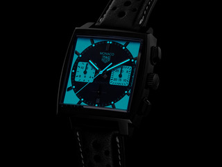 TAG HEUER泰格豪雅摩纳哥系列 Night Driver计时码表：  一款挥洒“夜行车手”浪漫型格的全新限量之作