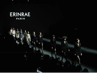 现代都市 “赛莲”上线！ERINRAE 2024春夏上海时装周与你畅游“爱的海洋” 