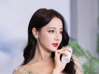 三美“超光”同台 Swisse斯维诗携迪丽热巴秦岚周也发布标杆级新品超光瓶