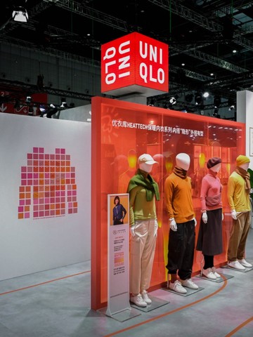全球服装界知名品牌优衣库 四展进博，1000平方米“LifeScape服适新境”演绎LifeWear艺术与科学创新之服 优衣库发布秋冬新品王牌科技服装，科技融合时尚、设计、品质与可持续进化，致力于改变全球数十亿人生活！