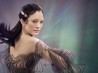Aveda艾梵达携手时装设计师Iris van Herpen 倾情推出2023节日限定礼盒 高定风尚，让美自「发」而生