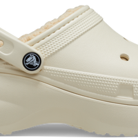 Crocs 携手品牌大使易梦玲共同演绎节日欢庆穿搭 邀您一同新年翻新花，共享龙年欢愉
