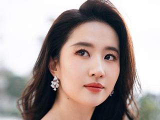 三度斩获“金莲花”最佳女主角奖 宝格丽见证全球品牌代言人刘亦菲荣耀时刻