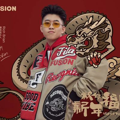 FILA FUSION携手潮流音乐人Rich Brian 共同传递「祝你新年福顺」龙年新声