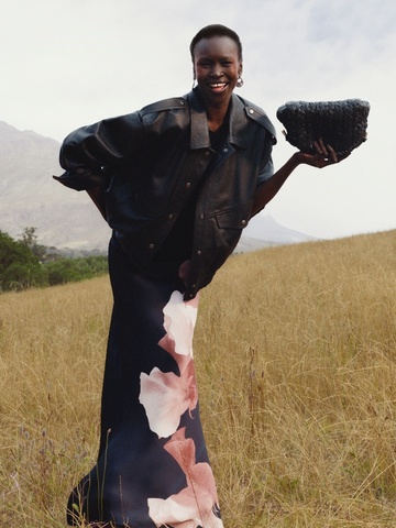 & Other Stories 推出 2024 春夏“创造无限”系列 由模特 Alek Wek 领衔演绎