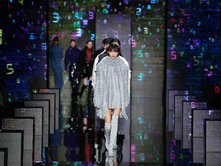 ANTEPRIMA 2024秋冬系列 让想像延伸：数码时代的优雅