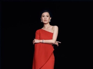 NET-A-PORTER致敬非凡女性