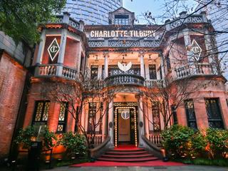 CHARLOTTE TILBURY「魔法美妆空间」闪耀上海新天地 CT全球彩妆代言人邓为惊喜现身