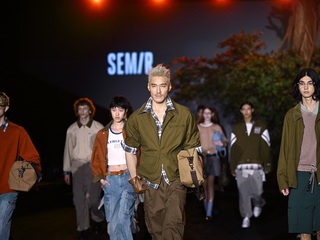 森马上海时装周上演“自在野出行” 携手胡兵演绎实感品质穿搭