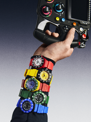 TAG HEUER 泰格豪雅推出 F1 系列 KITH 联名款