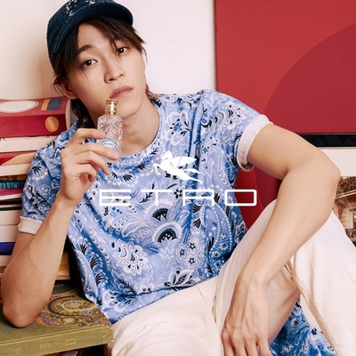 ETRO携歌手、舞者赞多呈现全新520限定大片