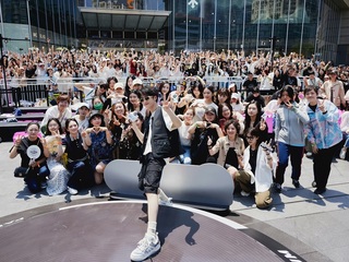 Palladium帕拉丁携手亚太地区品牌代言人檀健次首度亮相厦门快闪活动，一同开启天猫欢聚日#扣上就合拍的电音狂欢