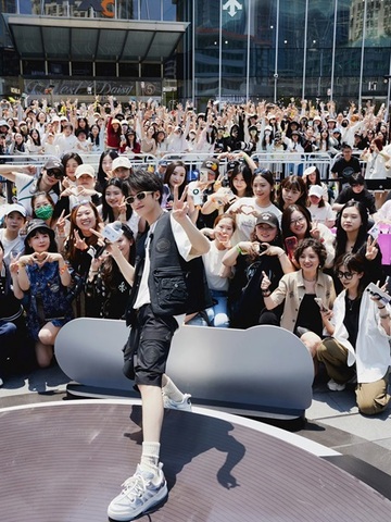 Palladium帕拉丁携手亚太地区品牌代言人檀健次首度亮相厦门快闪活动，一同开启天猫欢聚日#扣上就合拍的电音狂欢