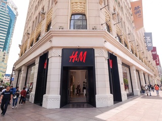 H&M上海南京东路旗舰店焕新启幕，迈向在华发展新篇章