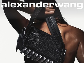 alexanderwang 经典包袋 ROCCO 化身 RICCO， 携全新标志性金属饰钉重磅登场