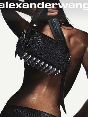 alexanderwang 经典包袋 ROCCO 化身 RICCO， 携全新标志性金属饰钉重磅登场
