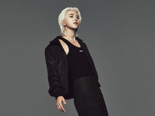 蔡徐坤演绎VERSACE MERCURY运动鞋广告大片