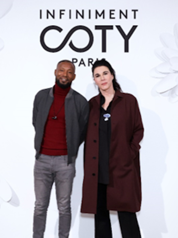 启航巴黎，走向世界