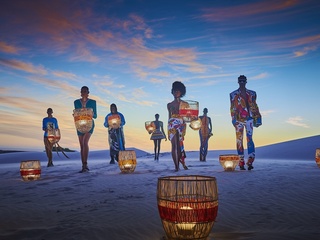 迪士尼与 BALMAIN 为庆贺《狮子王》电影 30 周年 推出由 BALMAIN 创意总监 Olivier Rousteing 设计的限定系列