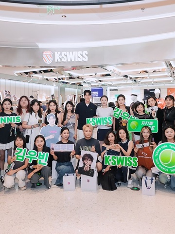 K·SWISS品牌形象大使金宇彬亮相青岛海信广场