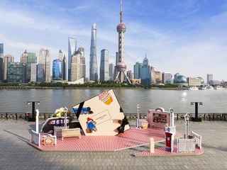 超大号联名礼盒限时登陆上海外滩 