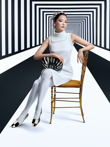 ROGER VIVIER品牌代言人辛芷蕾倾情演绎2024秋冬系列