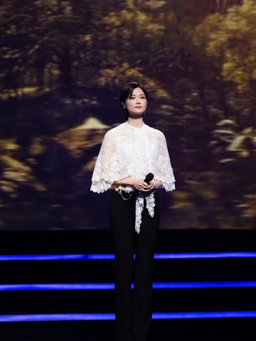 李宇春身着Chloé出席第 届大众电影百花奖颁奖典礼