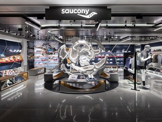百年跑鞋品牌Saucony索康尼全球首家概念店于深圳万象城盛大启幕