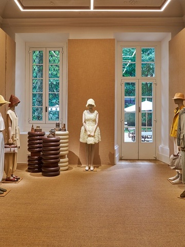 Loro Piana 于米兰时装周期间推出 2025 春夏系列