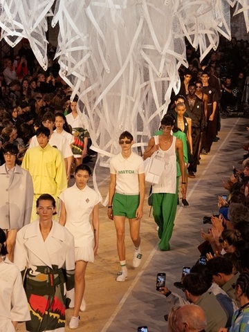 挥拍逐浪：网球与海岸的邂逅 LACOSTE 巴黎 2025 春夏系列