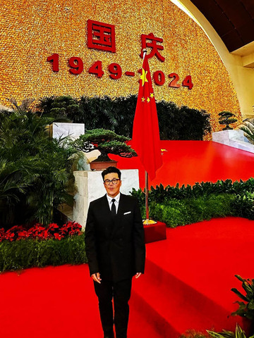 范景翔受邀参加国庆招待会 献爱创作《漫游者》传承弘扬中华优良文化