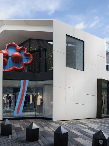 IIIVIVINIKO于上海时装周期间发布2025春夏系列