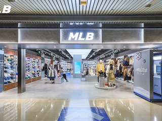MLB品牌羽绒系列上新，品牌大使张凌赫现身「MLB超搭灵感日」 北京三里屯门店焕新启幕，重磅羽绒新品构筑冬日超搭灵感