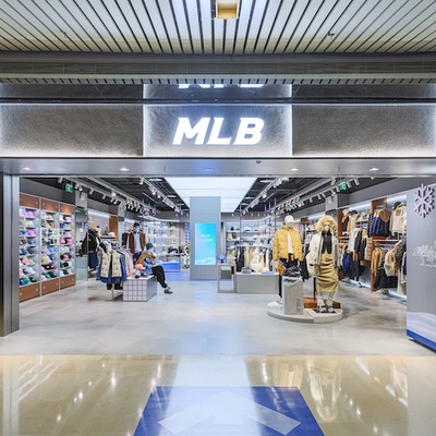 MLB品牌羽绒系列上新，品牌大使张凌赫现身「MLB超搭灵感日」 北京三里屯门店焕新启幕，重磅羽绒新品构筑冬日超搭灵感