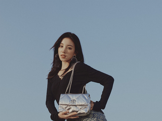 宋雨琦正式出任TORY BURCH品牌手袋及鞋履系列代言人 ——演绎TORY BURCH 2024假日系列广告大片