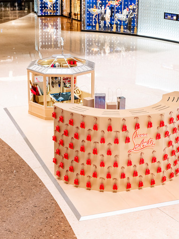 Christian Louboutin路铂廷聚焦呈现匠心艺术