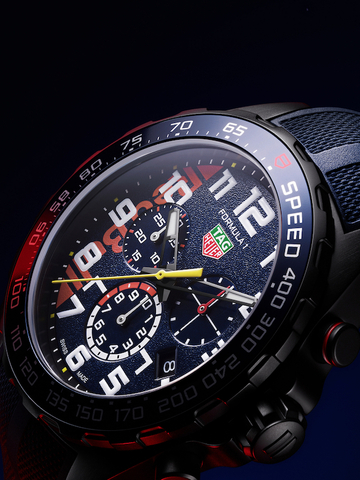 TAG HEUER泰格豪雅发布限量版腕表 致敬红牛车队20年竞速传奇