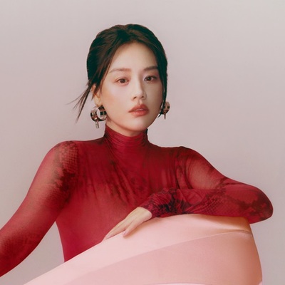 Acne Studios倾呈2025新春限定系列庆祝农历蛇年新春