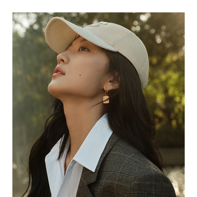 CELINE携手品牌大使李庚希与新晋品牌大使孙千呈现2025新春大片，沉浸一刻上海午后