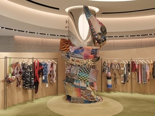 JUL14 H3U3R 2024年终主题限时展览“shè”：设计师Julia Heuer的蛇形织梦