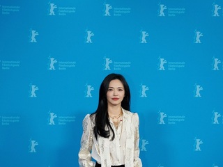 姚晨身着Chloé出席第2025年柏林电影节《生息之地》首映发布会