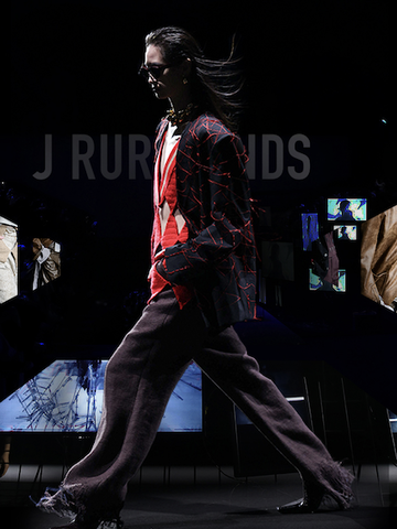 J RUREMINDS AW25大秀超模云集｜解构数字迷雾，叩问真实自我