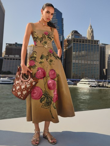 Oscar de la Renta 发布 2025 春季系列