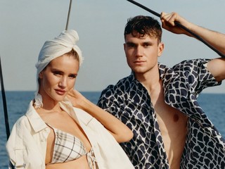 相约 Burberry，「共赴仲夏」。超模 Rosie Huntington-Whiteley 和网球运动员 Jack Draper 精彩出镜 Burberry 全新广告大片。