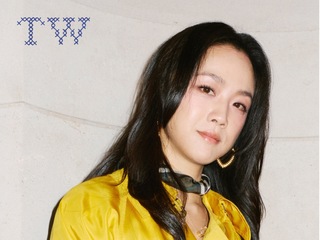演员汤唯出席 Burberry 2025 冬季系列伦敦时装周，魅力演绎 Burberry 美妆