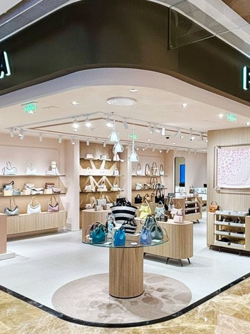 FURLA 上海新世界购物中心店全新开幕