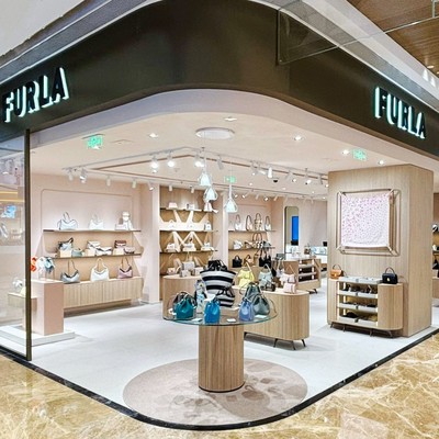 FURLA 上海新世界购物中心店全新开幕